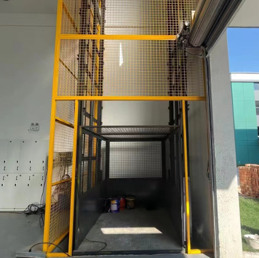 南宁导轨式升降机助力物流园破解运输难题